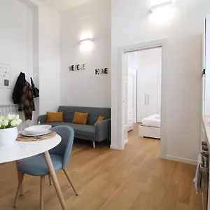 https://navigli-splendido-appartamento-ristrutturato.italymilanhotels.net