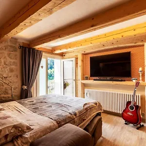 https://il-nido-del-pettirosso-enego.hotelinveneto.com